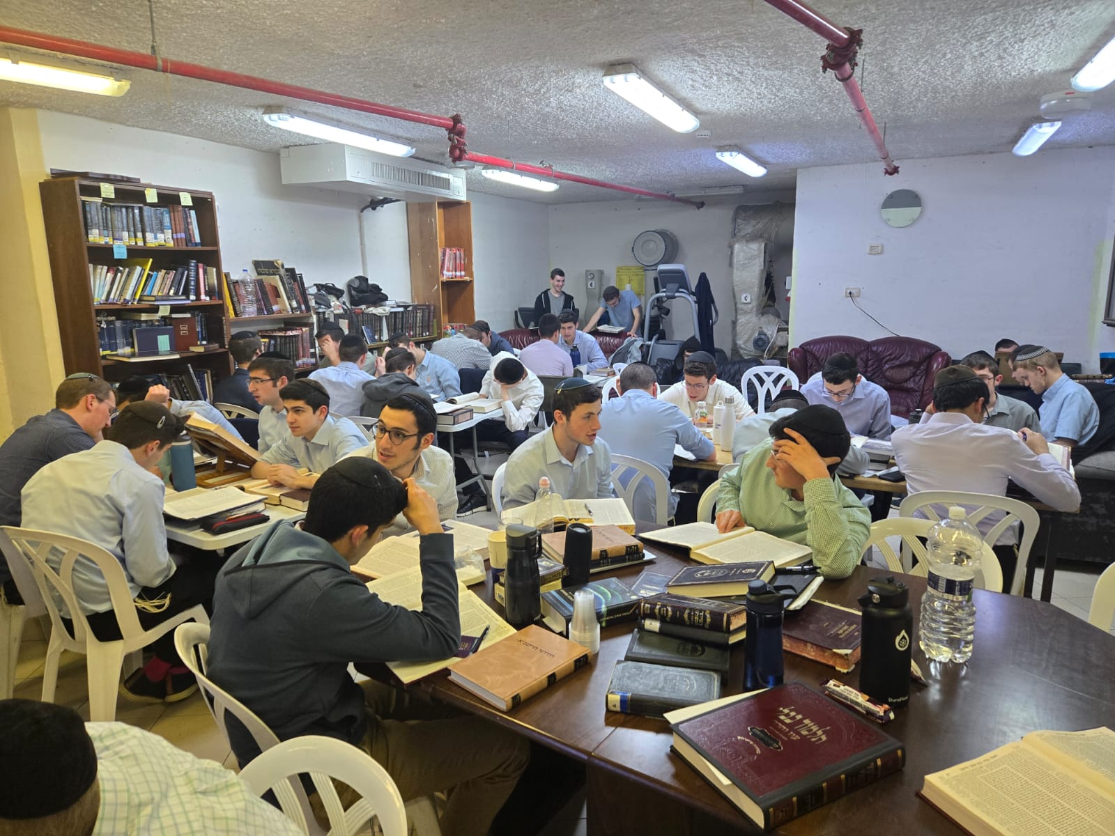 Even during sirens, talmidim continue learning in shelter